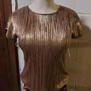 Beautiful gold top NWT